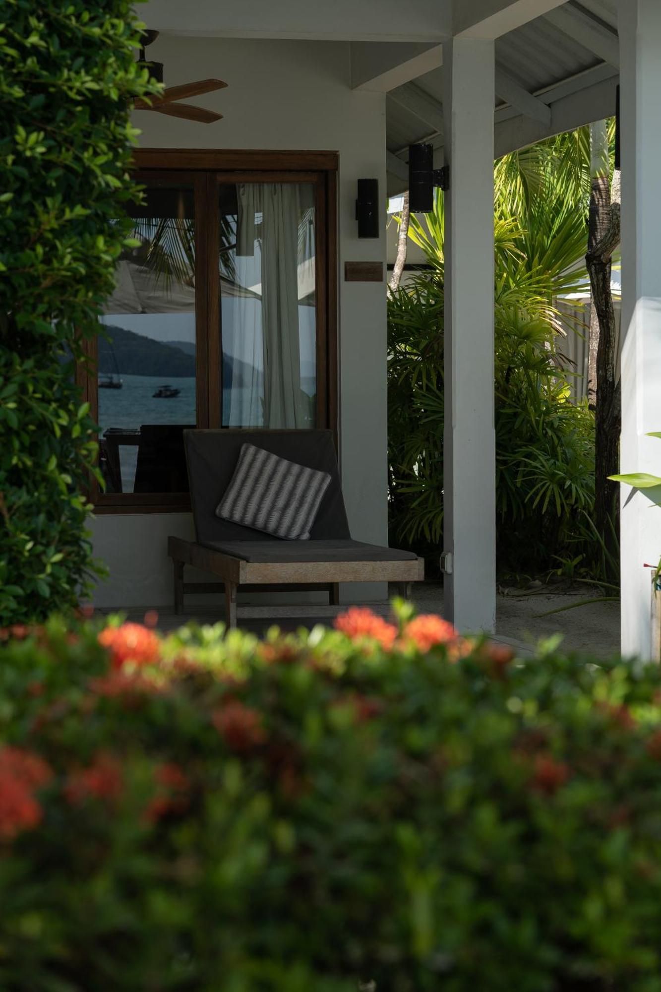 The Cove Hotell Panwa Beach Exteriör bild